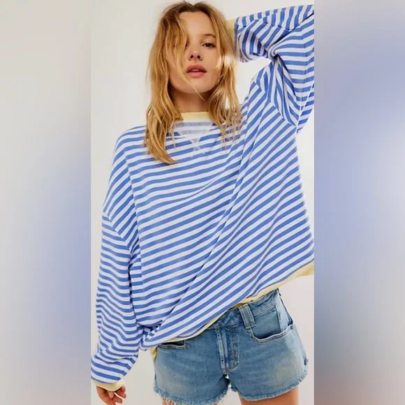 HOST PICK 🎉 NWT💙FREE PEOPLE CLASSIC STRIPE OVERSIZED CREWNECK - Picture 1 of 4